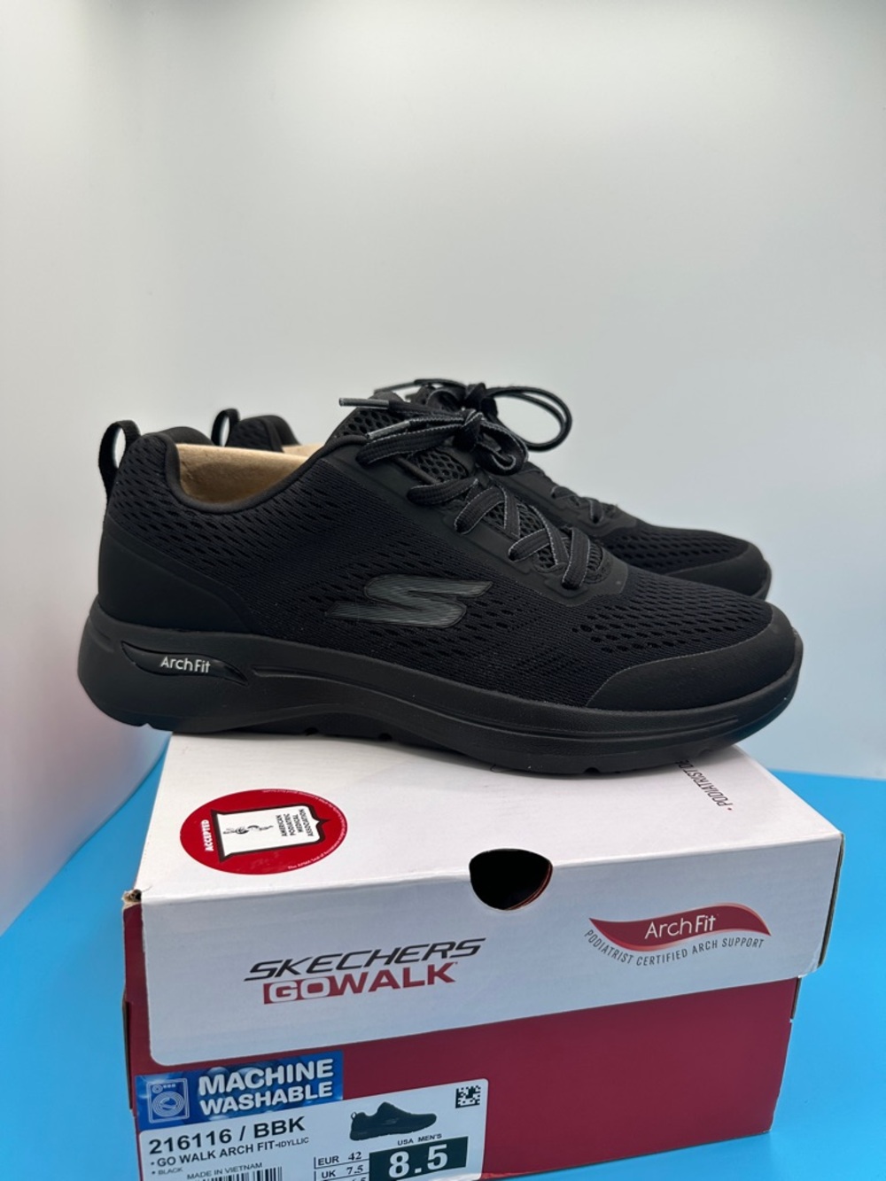 Skechers Men's Arch Fit Walking Sneakers - Black